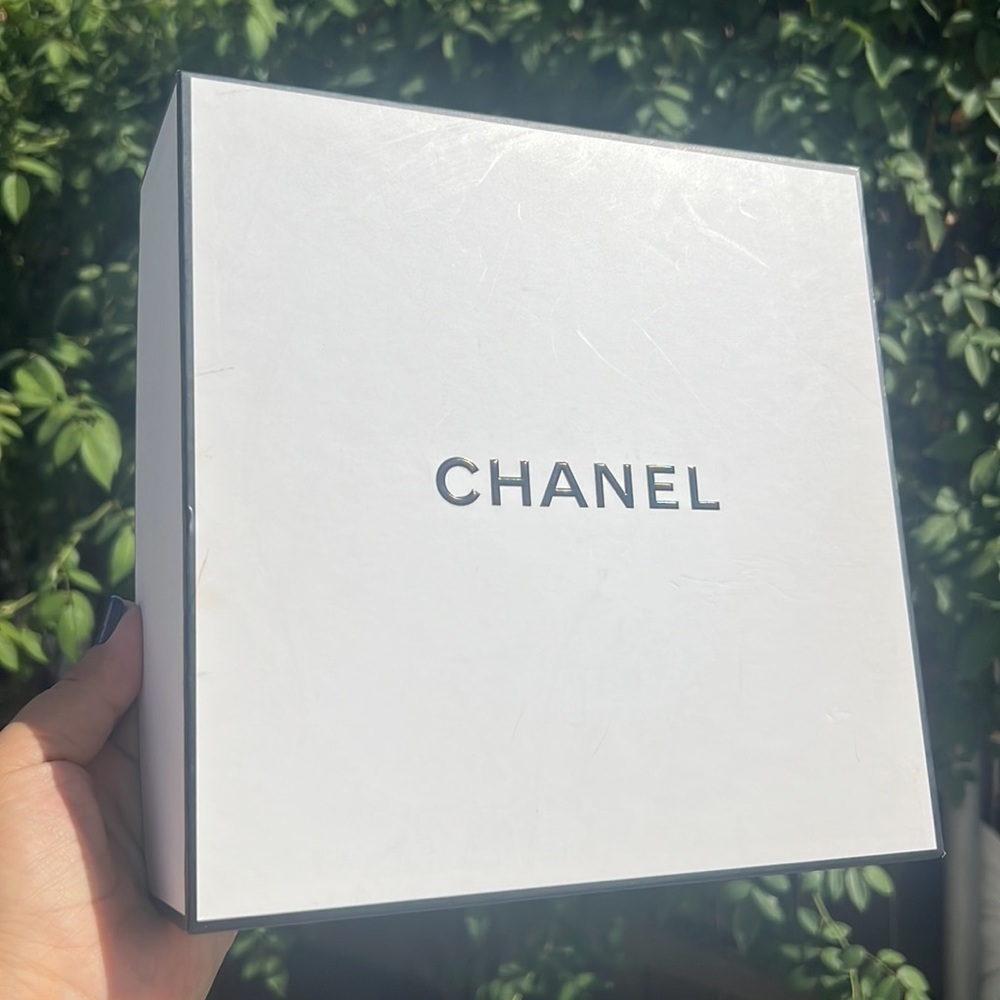 Chanel box.🖤 - Picture 11 of 16